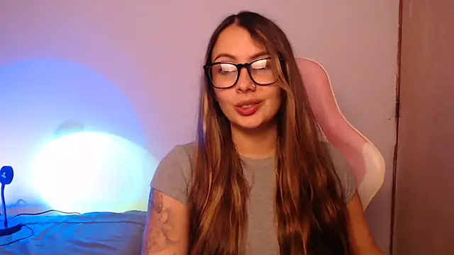 Snapshot of lalawhitte chatting on 10.29.25 lalawhitte online show from 10.29.25