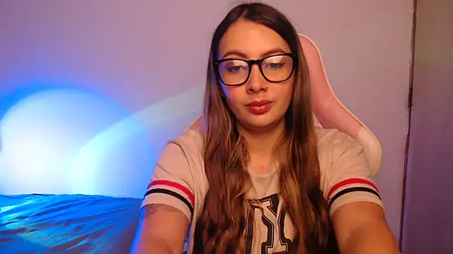 Snapshot of lalawhitte chatting on 11.05.25 lalawhitte online show from 11.05.25