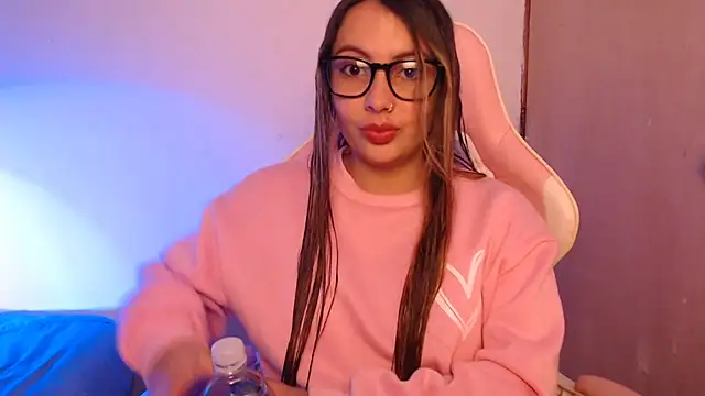 Snapshot of lalawhitte chatting on 11.08.25 lalawhitte online show from 11.08.25