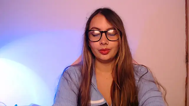 Snapshot of lalawhitte chatting on 11.11.25 lalawhitte online show from 11.11.25