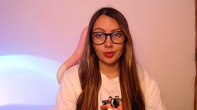 Snapshot of lalawhitte chatting on 11.21.25 lalawhitte online show from 11.21.25