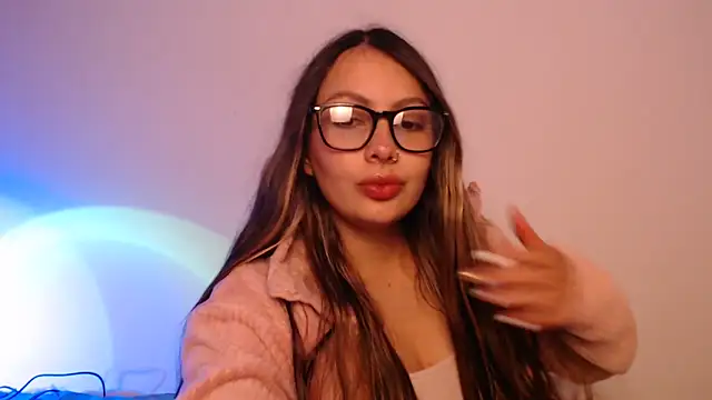 Snapshot of lalawhitte chatting on 11.25.25 lalawhitte online show from 11.25.25