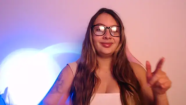 Snapshot of lalawhitte chatting on 12.16.25 lalawhitte online show from 12.16.25