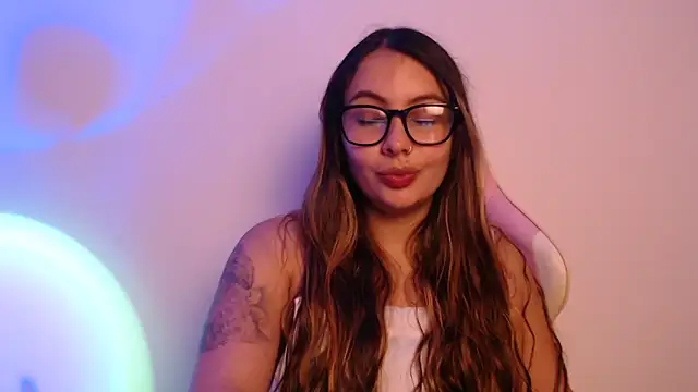 Snapshot of lalawhitte chatting on 12.19.25 lalawhitte online show from 12.19.25