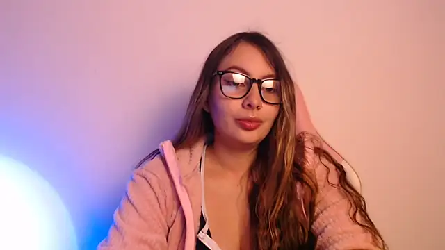 Snapshot of lalawhitte chatting on 12.22.25 lalawhitte online show from 12.22.25