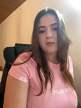 Snapshot of Kamilla_Loop chatting on 10.29.25 Kamilla Loop online show from 10.29.25