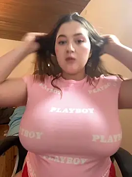 Snapshot of Kamilla_Loop chatting on 11.16.25 Kamilla Loop online show from 11.16.25