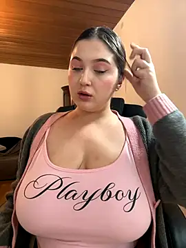 Snapshot of Kamilla_Loop chatting on 11.19.25 Kamilla Loop online show from 11.19.25