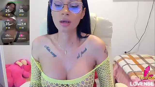 Snapshot of kissnicol32 chatting on 06.15.26 kissnicol32 online show from 06.15.26