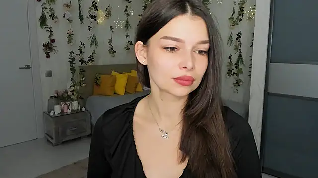 Snapshot of ContinentOfTranquility chatting on 12.04.25 ContinentOfTranquility online show from 12.04.25