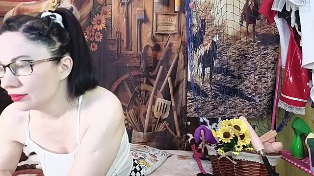 Snapshot of DashaHart chatting on 12.11.24 DashaHart online show from 12.11.24