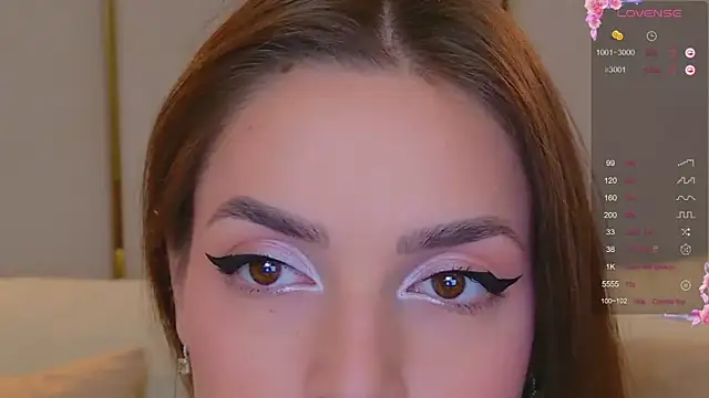 BellaHalles online show from 11.04.25