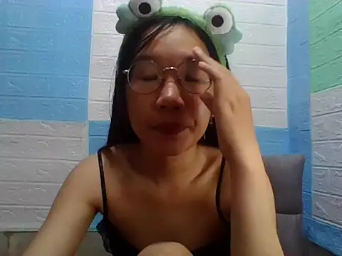 Snapshot of Nanoko chatting on 09.29.25 Nanoko online show from 09.29.25