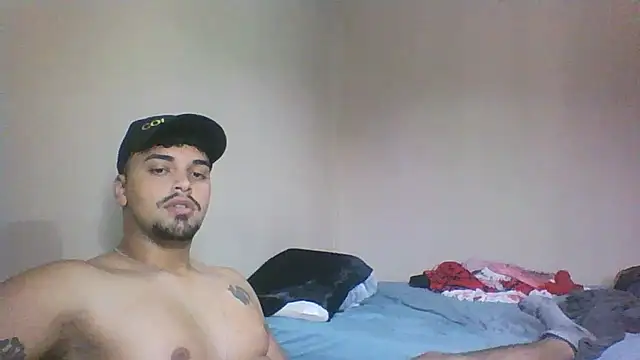 Snapshot of Xcumshot33 chatting on 11.16.25 Xcumshot33 online show from 11.16.25