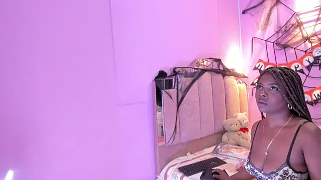 Snapshot of LoveQueen2 chatting on 10.22.25 LoveQueen2 online show from 10.22.25