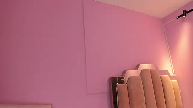 Snapshot of LoveQueen2 chatting on 11.12.25 LoveQueen2 online show from 11.12.25