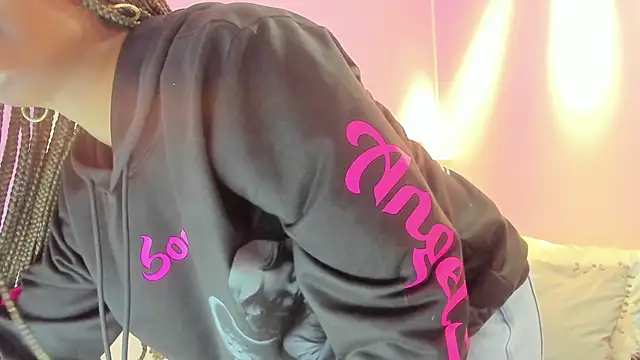 Snapshot of LoveQueen2 chatting on 11.15.25 LoveQueen2 online show from 11.15.25