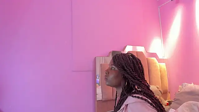 Snapshot of LoveQueen2 chatting on 11.30.25 LoveQueen2 online show from 11.30.25