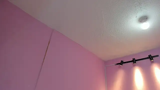 Snapshot of LoveQueen2 chatting on 12.03.25 LoveQueen2 online show from 12.03.25