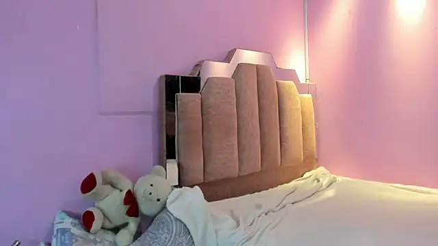 Snapshot of LoveQueen2 chatting on 12.05.25 LoveQueen2 online show from 12.05.25