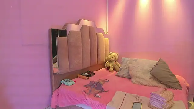 LoveQueen2 online show from 02.05.26