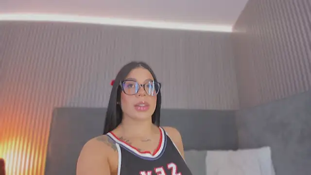 emelie 89 online show from 02.25.26