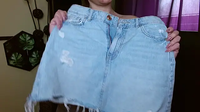 EmillyPlay online show from 04.11.26