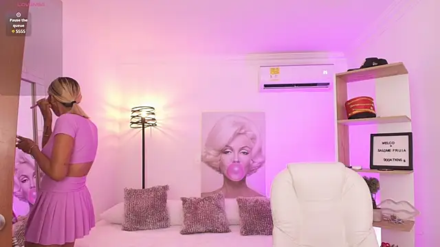 Snapshot of SALOOMEE__ chatting on 02.05.25 SALOOMEE online show from 02.05.25