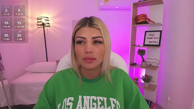 Snapshot of SALOOMEE__ chatting on 02.08.25 SALOOMEE online show from 02.08.25