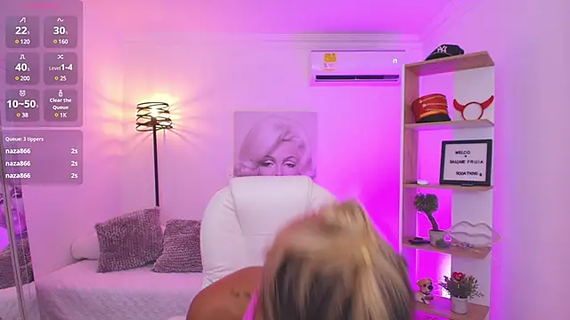 Snapshot of SALOOMEE__ chatting on 02.10.25 SALOOMEE online show from 02.10.25