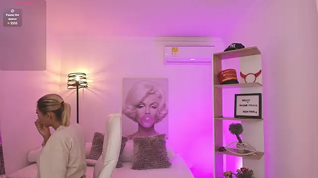 Snapshot of SALOOMEE__ chatting on 02.11.25 SALOOMEE online show from 02.11.25