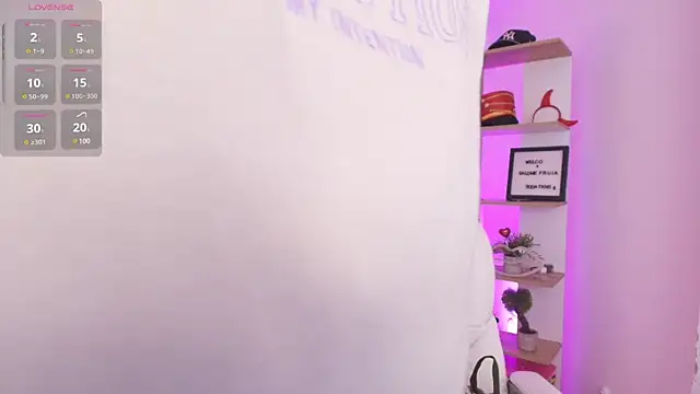 Snapshot of SALOOMEE__ chatting on 02.12.25 SALOOMEE online show from 02.12.25