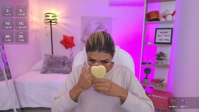 Snapshot of SALOOMEE__ chatting on 03.07.25 SALOOMEE online show from 03.07.25