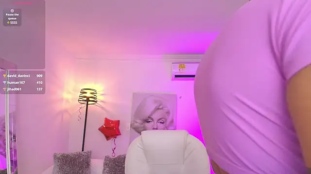 Snapshot of SALOOMEE__ chatting on 03.11.25 SALOOMEE online show from 03.11.25