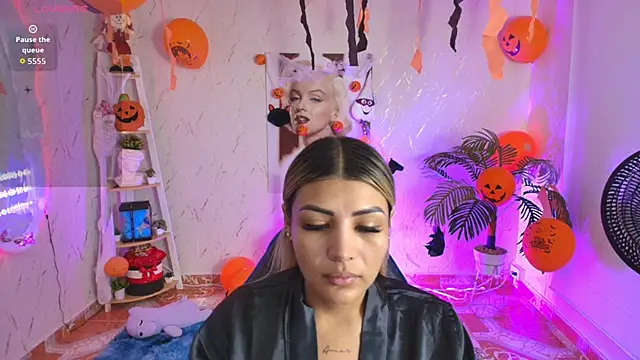 Snapshot of SALOOMEE__ chatting on 10.21.25 SALOOMEE online show from 10.21.25