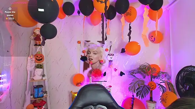 Snapshot of SALOOMEE__ chatting on 10.27.25 SALOOMEE online show from 10.27.25