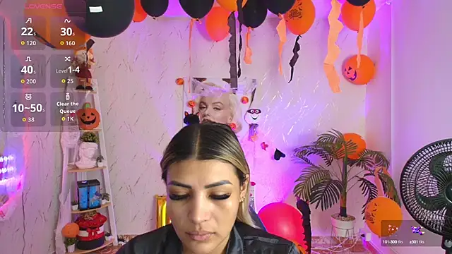 Snapshot of SALOOMEE__ chatting on 10.29.25 SALOOMEE online show from 10.29.25