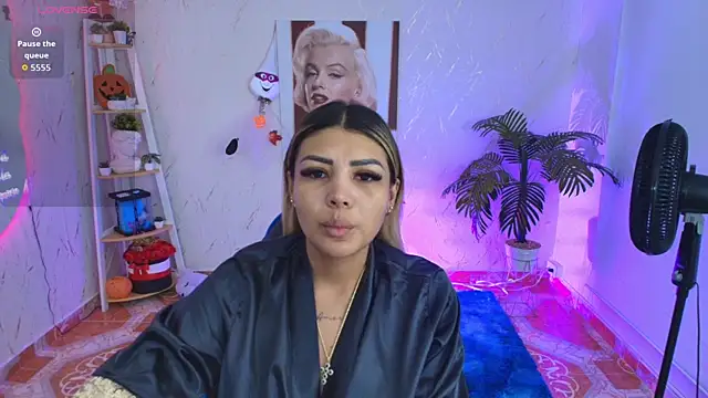 Snapshot of SALOOMEE__ chatting on 11.12.25 SALOOMEE online show from 11.12.25