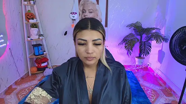 Snapshot of SALOOMEE__ chatting on 11.18.25 SALOOMEE online show from 11.18.25