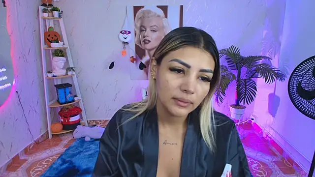 Snapshot of SALOOMEE__ chatting on 11.19.25 SALOOMEE online show from 11.19.25