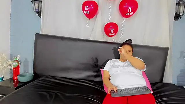 brunnette hot online show from 02.14.25