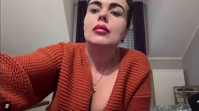 Snapshot of DESIREjenny chatting on 12.05.25 DESIREjenny online show from 12.05.25