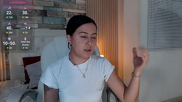 Snapshot of isabella_smith_ chatting on 11.06.25 isabella smith online show from 11.06.25