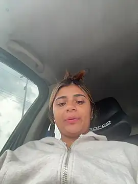 Snapshot of pamell_col chatting on 11.05.25 pamell col online show from 11.05.25