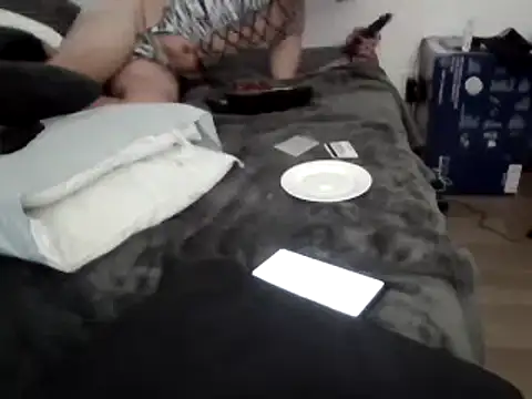 Snapshot of Iliketocooksquirt25 chatting on 02.11.25 Iliketocooksquirt25 online show from 02.11.25