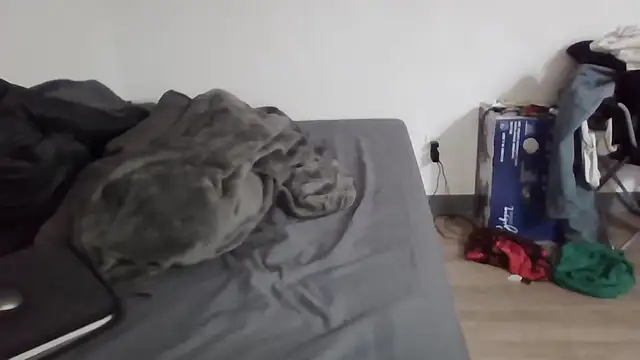 Snapshot of Iliketocooksquirt25 chatting on 02.21.25 Iliketocooksquirt25 online show from 02.21.25