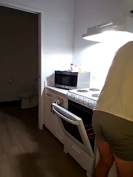 Snapshot of Iliketocooksquirt25 chatting on 03.10.25 Iliketocooksquirt25 online show from 03.10.25