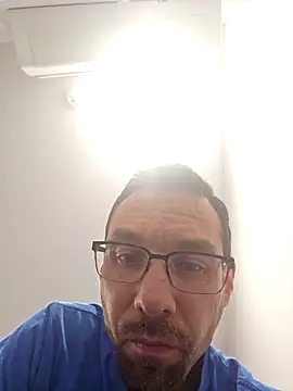 Snapshot of Iliketocooksquirt25 chatting on 03.18.25 Iliketocooksquirt25 online show from 03.18.25