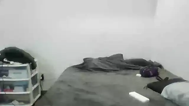 Snapshot of Iliketocooksquirt25 chatting on 09.24.25 Iliketocooksquirt25 online show from 09.24.25