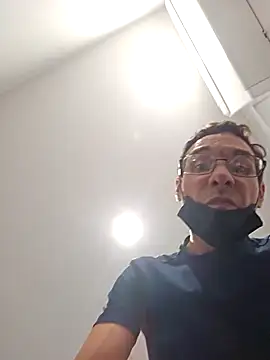 Snapshot of Iliketocooksquirt25 chatting on 10.11.25 Iliketocooksquirt25 online show from 10.11.25